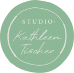 Studio Kathleen Tischer Logo Grün Logo des Studio Kathleen Tischer in Grün mit elegantem Schriftzug